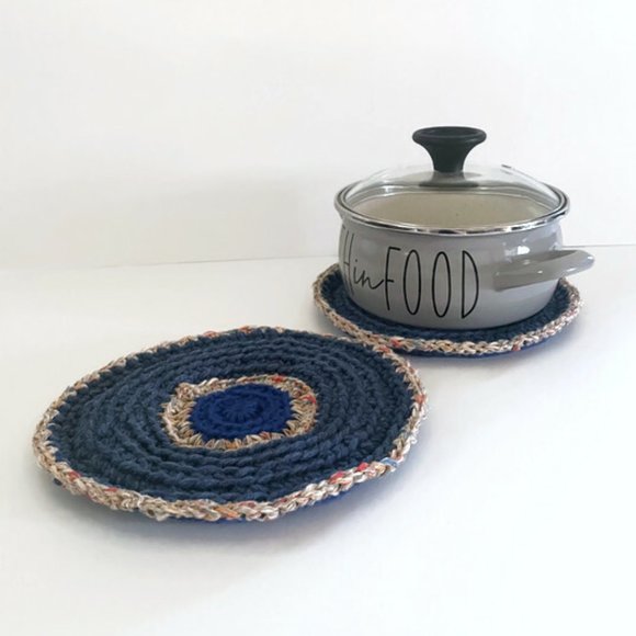 Crochet pot holders, trivet for diner table, Crochet Gift For Mom - Picture 4 of 15